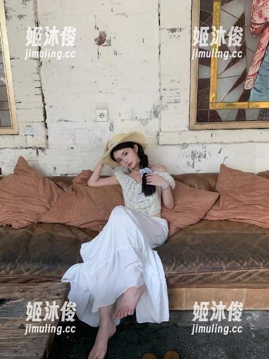 秀人网-唐安琪 秀人网 - 让我们一起欣赏唐安琪体操服高清图包,感受她青春朝气与无畏精神的完美结合!