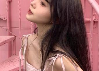 秀人网 – 沉浸在夏晓Maggy透明写真合集中：探索每一幅作品背后的情感资源