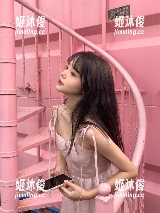 秀人网-夏晓Maggy 秀人网 - 沉浸在夏晓Maggy透明写真合集中:探索每一幅作品背后的情感资源