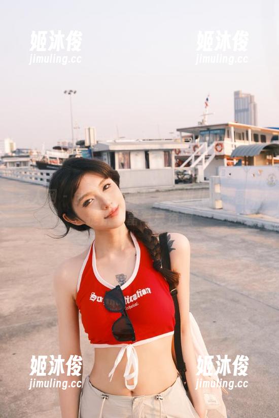 秀人网-大美妞儿 秀人网 - 创意无极限!大美妞儿奶牛图集提供丰富写真资源