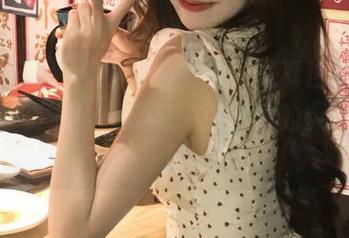 秀人网 – 探索小泡芙的裸足写真世界，获取独家资源，感受每一张图片的灵动之美！