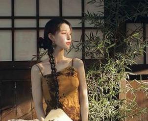 秀人网 – 免费美图大放送！小薯条nienie裸足作品，完美诠释了自然与艺术的完美结合，快来领取吧！