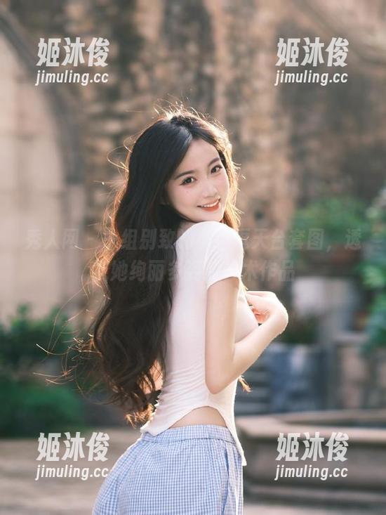 秀人网-小逗逗 秀人网 - 一组别致的小逗逗天台套图,透视她绚丽多姿的艺术作品