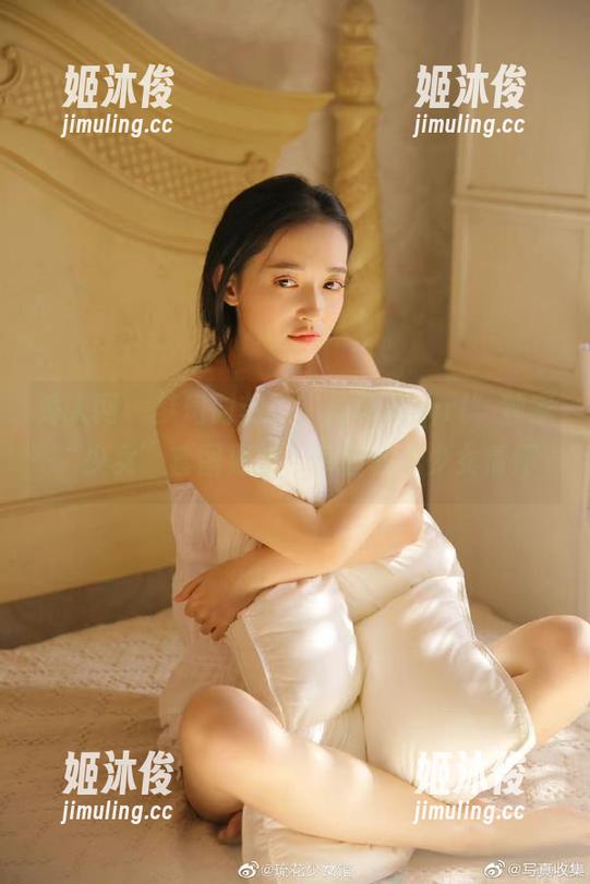 秀人网-拍黄瓜girl 秀人网 - 梦幻时刻!“拍黄瓜girl”独家“少女”套图更新,唤醒心中少女情怀