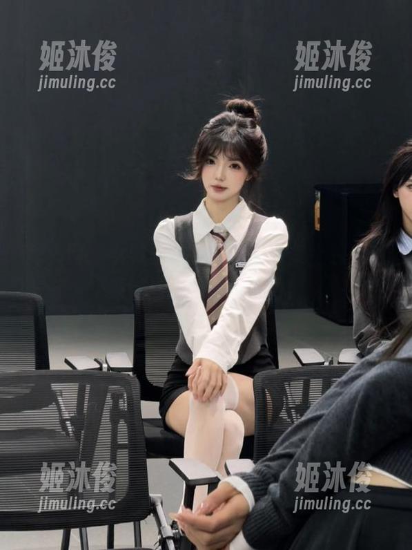 秀人网-李宓儿 秀人网 - 女神李宓儿全新写真集上线,感受她最新的时尚魅力!