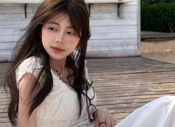 秀人网 – 赶快来获取林文文yooki圣诞写真资源，让你的节日更加充满艺术感！