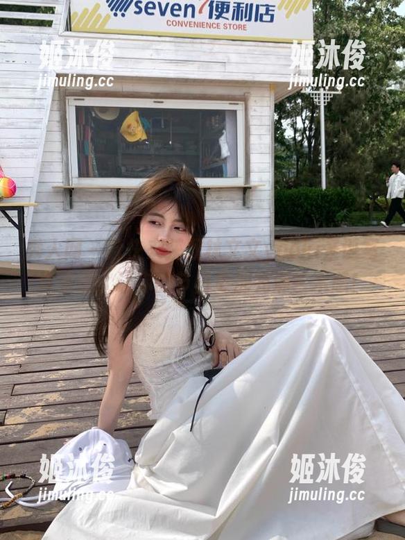 秀人网-林文文yooki 秀人网 - 赶快来获取林文文yooki圣诞写真资源,让你的节日更加充满艺术感!