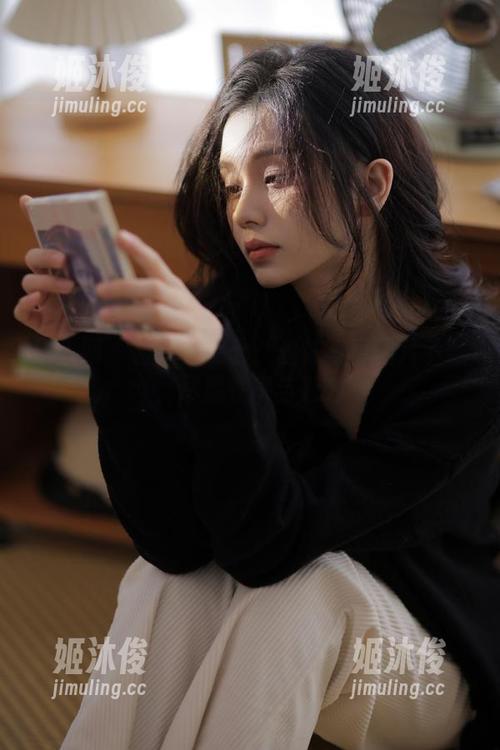 秀人网-江七七 秀人网 - 魅惑江七七:丝袜写真图片下载,尽显性感与魅力