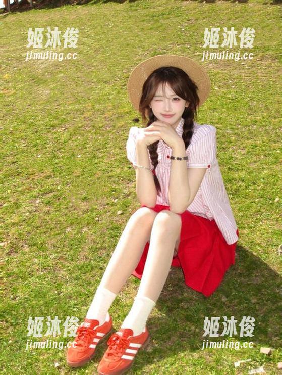 秀人网-璀灿 秀人网 - 走进璀灿的世界,泳装写真无圣光图包,展现自由与自信