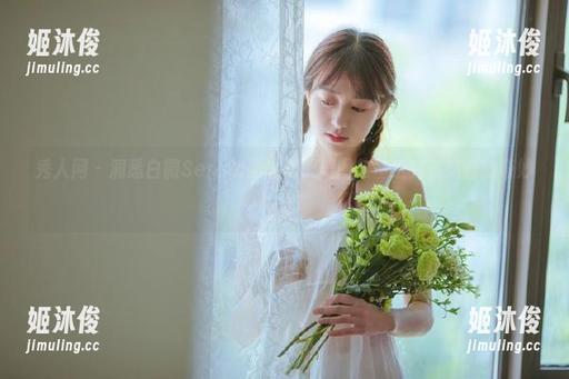 秀人网-白微Sera 秀人网 - 洞悉白微Sera制服之美,美图与壁纸完美结合的奇妙体验!