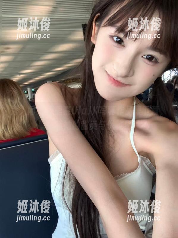 秀人网-绮里嘉Ula 秀人网 - 绮里嘉UlaJK写真作品集下载,邂逅她的甜美与优雅!