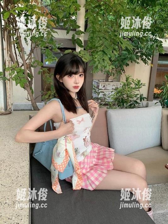 秀人网-草莓zz 秀人网 - 草莓zz私房图集揭秘:每一张运动照片都是对青春的赞歌