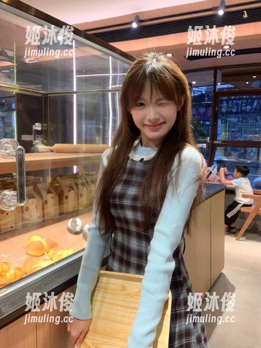 秀人网-蓝夏Akasha 秀人网 - 发现蓝夏Akasha的美足作品:图库中的经典与创新之旅