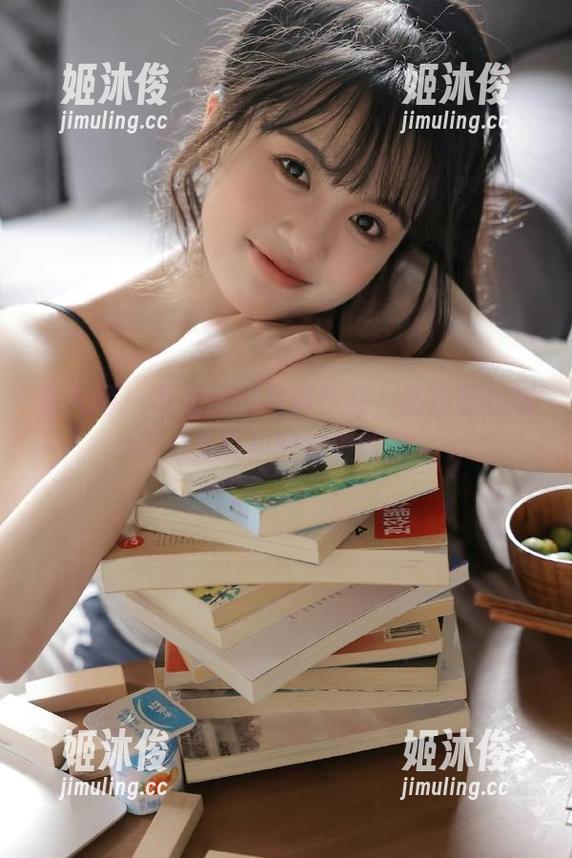 秀人网-袁圆 秀人网 - 袁圆美腿写真作品,感受优雅与力量交织的完美瞬间