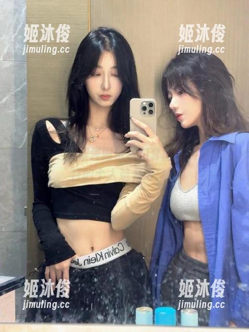 秀人网-豆瓣酱 秀人网 - 豆瓣酱眼镜私拍套图,焕发出独特的个人魅力与风格