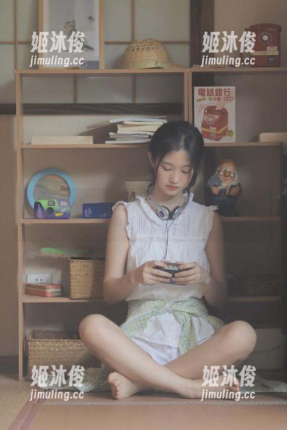 秀人网-金允珍呐 秀人网 - 高空之美:金允珍呐空姐作品图集中的优雅瞬间