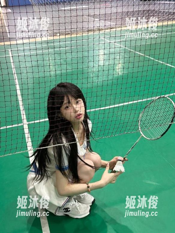 秀人网-陆萱萱cecillia 秀人网 - 陆萱萱cecillia最新制服写真作品集亮相,尽情体验不同风格的时尚碰撞!