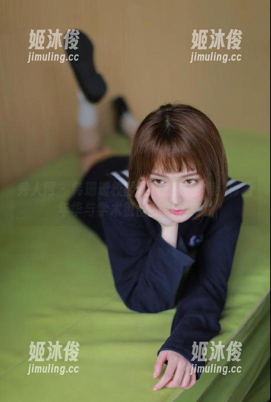 秀人网-韩珊珊 秀人网 - 韩珊珊校园写真定制图集:青春年华与学术氛围的完美交融