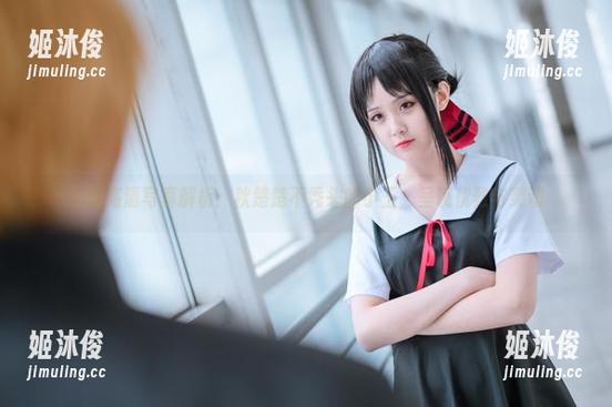 秋楚楚不秃头 精致高清写真解析:秋楚楚不秃头的小玉,呈现优雅与灵动
