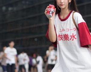 微密圈 – 最新童小芯紫色写真作品，唯美与时尚的完美融合