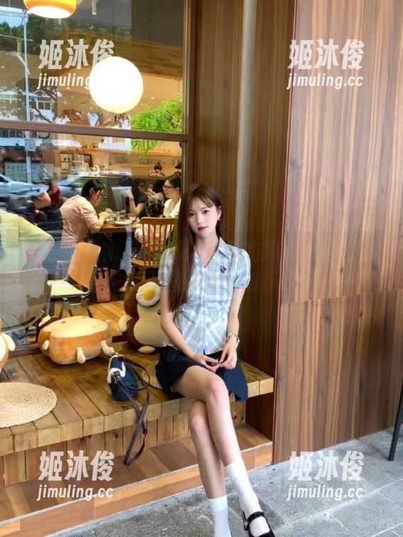 微密圈 - 私拍探秘：粉色的猪陈佩奇白丝学生装美图背后的创作故事