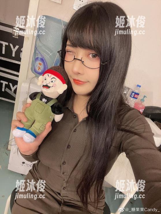 糖果果Candy 旅途中的糖果果Candy:全新图包更新,尽享海边的清新与浪漫时光