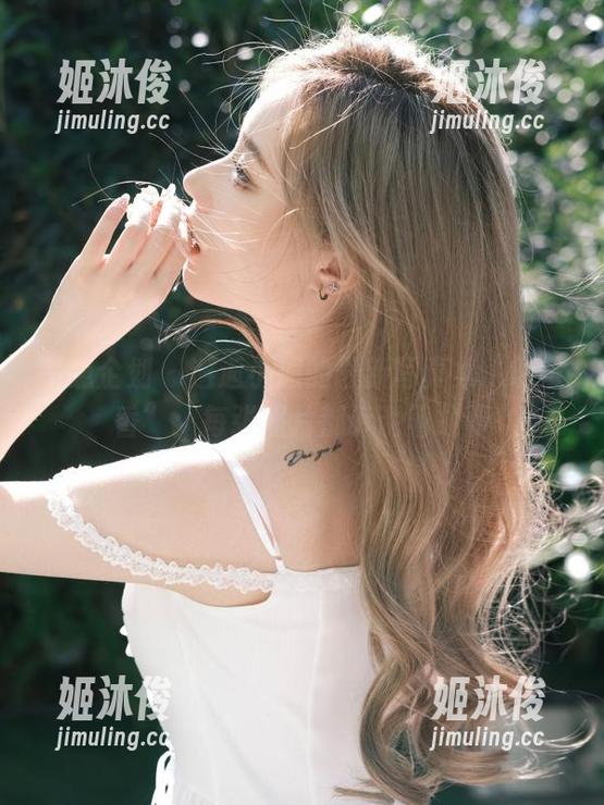 紧急企划-小恩 紧急企划 - 邂逅小恩的最新写真集“明日香”:每张照片都诉说着故事