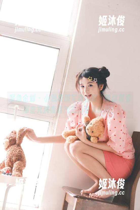 紧急企划-小恩 紧急企划 - 小恩校服写真合集,带你观看那些充满青春气息的动人瞬间!