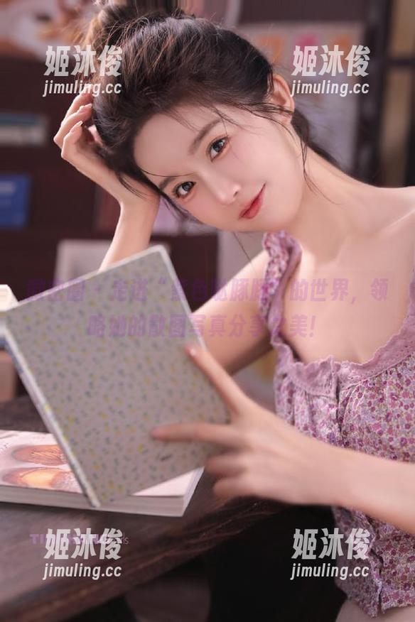 紫色哒豚豚 微密圈 - 走进“紫色哒豚豚”的世界,领略她的散图写真分享之美!