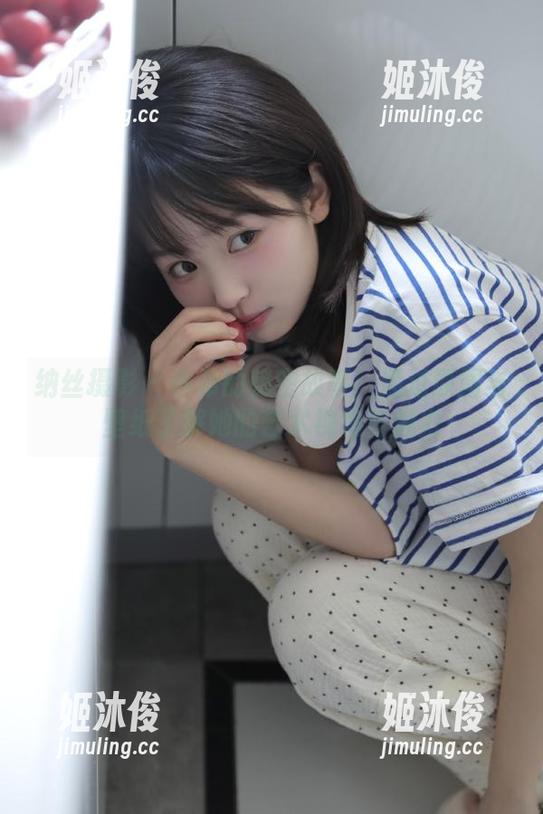 纳丝摄影-小希 纳丝摄影 - 小希的秘密故事:通过原图与壁纸了解她的艺术视角与魅力