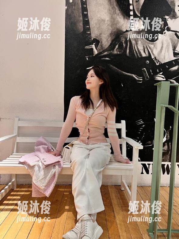 绮梦摄影-露露 绮梦摄影 - 露露与棉袜的完美融合:不可错过的原图精选!