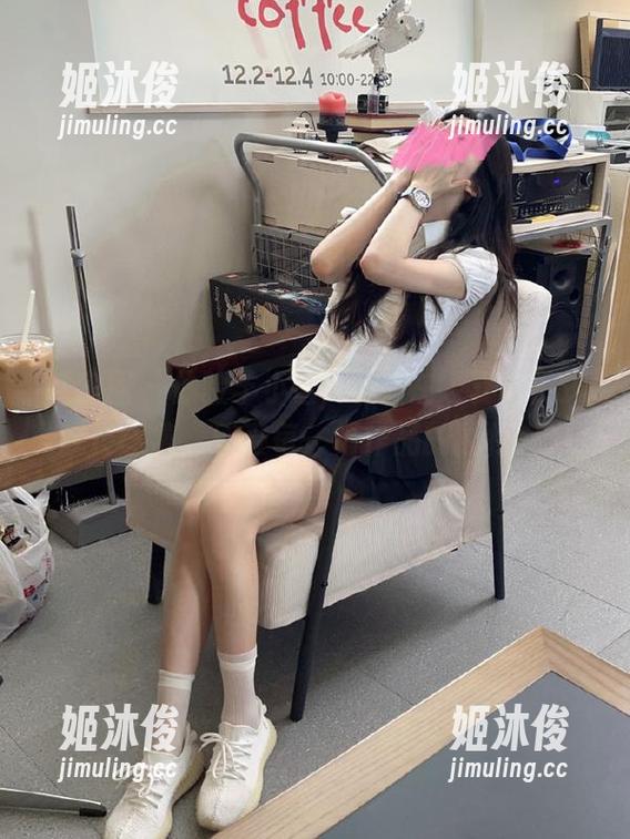 羊小雪juvia 微密圈 - 体验羊小雪juvia在线复古日式舰长图集,感受每一幅作品的独特魅力