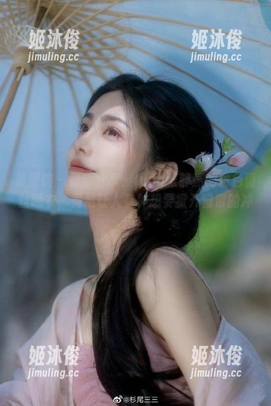 美媛馆-luna张静燕 美媛馆 - 最新分享:luna张静燕的粉色蕾丝睡衣,竟然让人有种想要掀开窗帘的冲动!