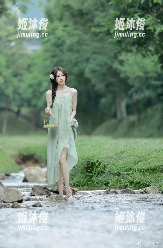 美媛馆-任莹樱 美媛馆 - 校服写真爱好者必看:任莹樱全套作品展现动人校园风情