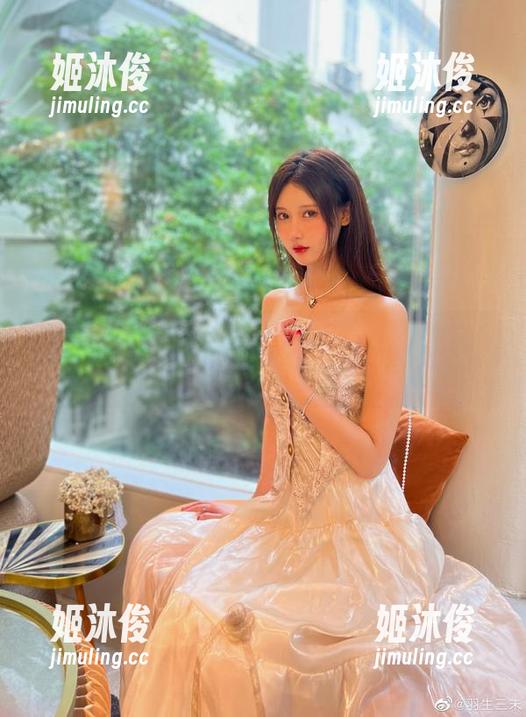 羽生三未 羽生三未护士写真精选:暖心瞬间尽在图库之中