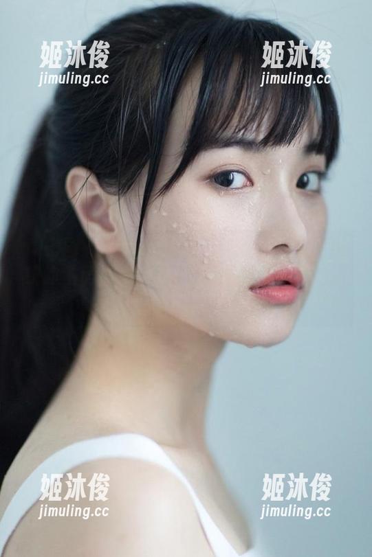 脸红Dearie 微密圈 - 尽情欣赏:脸红Dearie全脸出镜的私房图集,让你感受艺术与生活的结合