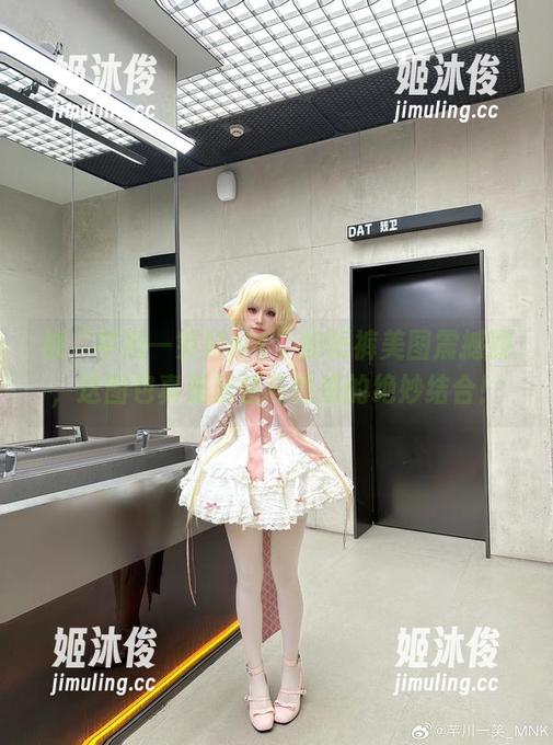 芊川一笑MNK 被“芊川一笑MNK”的短裤美图震撼到,这图包真是颜值与性感的绝妙结合!