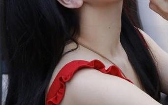花漾show – 最新版小海臀美足套图上线，细腻解读她的每一寸优雅光芒！