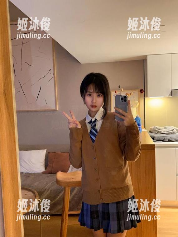 萌芽儿o0 私房泳装图集,萌芽儿o0用不同风格展现她的游泳魅力与风情