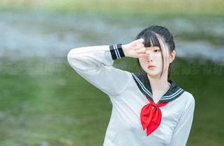 无圣光氛围中，落落Raku的旗袍美图如梦似幻
