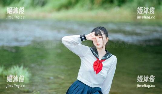 落落Raku 无圣光氛围中,落落Raku的旗袍美图如梦似幻