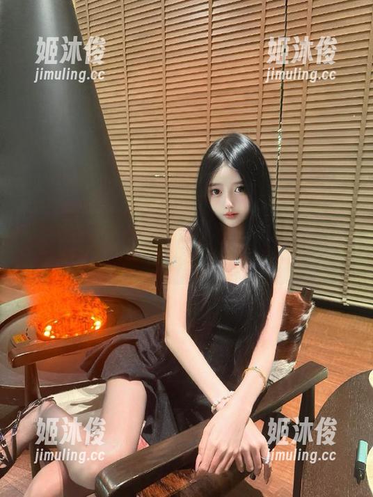 葛征 微密圈 - 从黑点黑丝到风格独特,葛征写真图集带你体验时尚的无限可能性