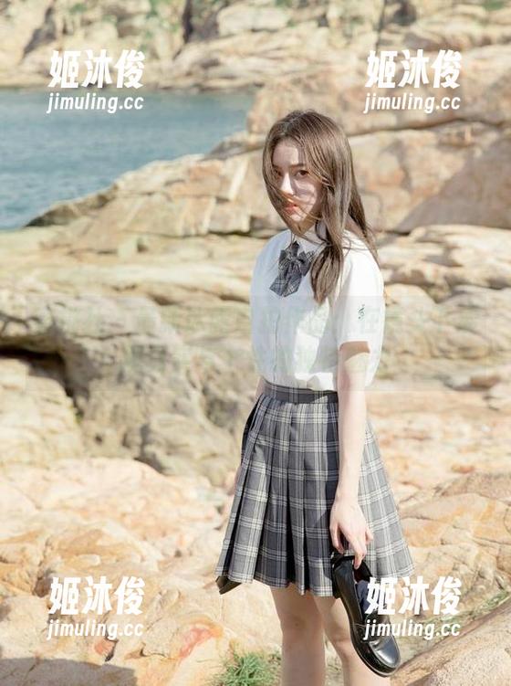 蜜桃社-冰露 蜜桃社 - 最新冰露自拍作品:在镜头下展现真实与个性的独特魅力