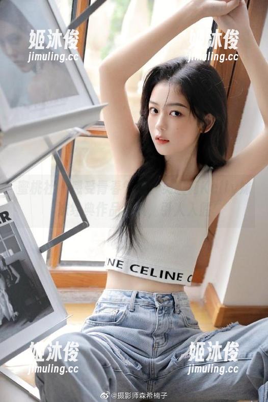 蜜桃社-吴凯莉Kelly 蜜桃社 - 感受青春气息:吴凯莉Kelly妹妹经典作品合集,引人入胜