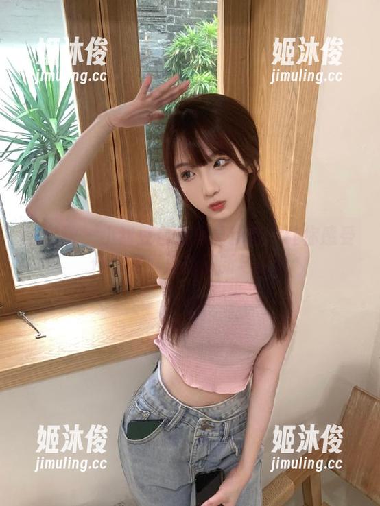 袜啵啵-小甜豆 袜啵啵 - 小甜豆白色写真精选:让你感受什么是真正的清新与可爱