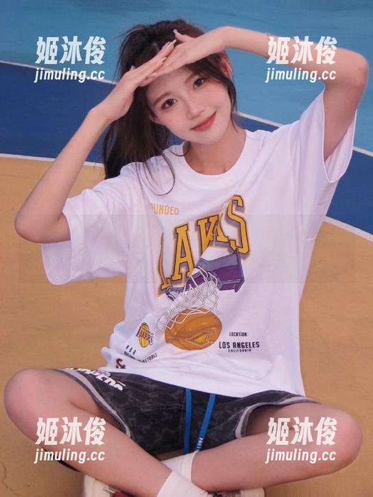 袜啵啵-甜甜圈 袜啵啵 - 甜甜圈双马尾迷人图集:发现博主带来的写真资源惊喜