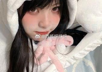 西呱呀呀呀为你带来可爱的猫尾写真，点击下载甜蜜的图片！