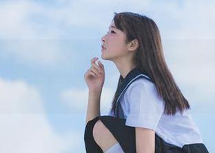 觅芙少女 – 一起欣赏小研的美脚魅力：精品原图和诱惑套图大公开！