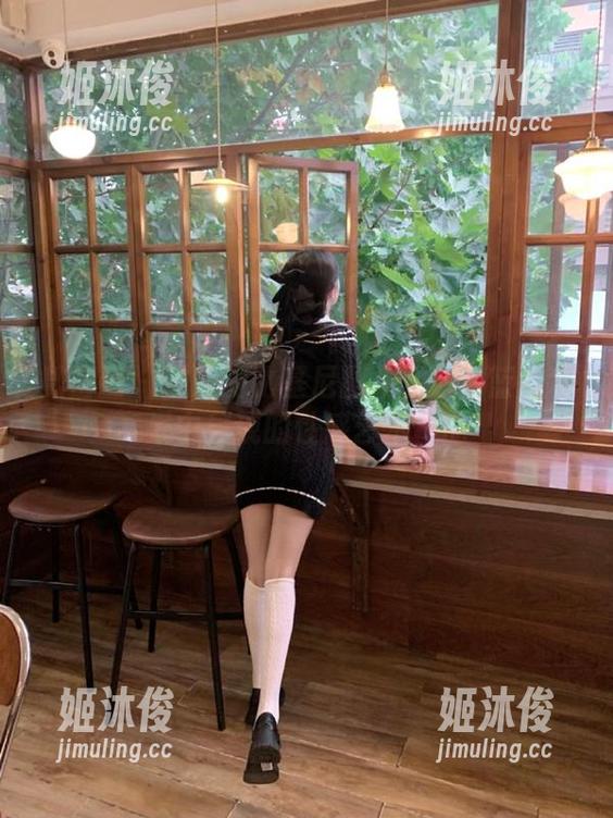 微密圈 - 詹詹的比基尼图集：泳池蓝色背景中展现的性感艺术作品