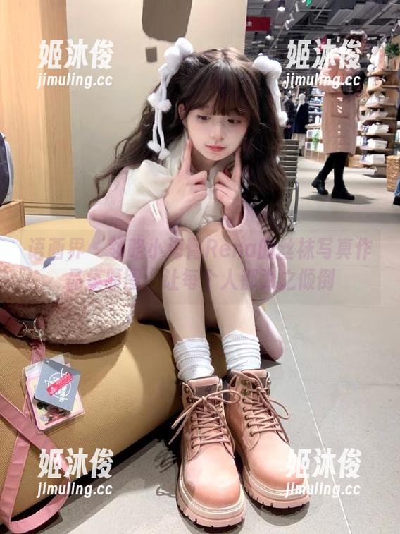 语画界-小海臀Rena 语画界 - 领略小海臀Rena的丝袜写真作品集原图:让每个人都为之倾倒